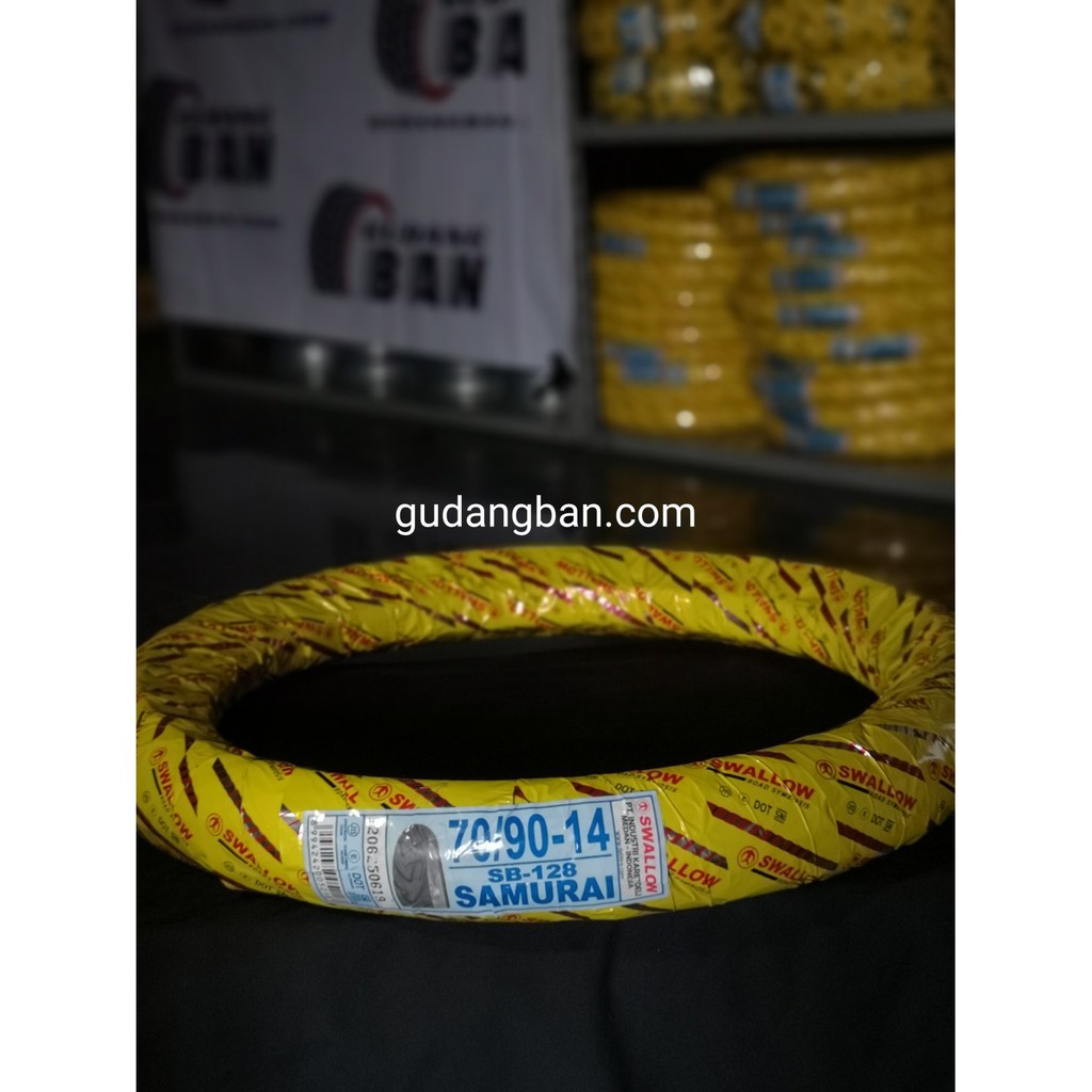 Dinding ban motor Swallow 70/90-14 menampilkan kode ukuran ban