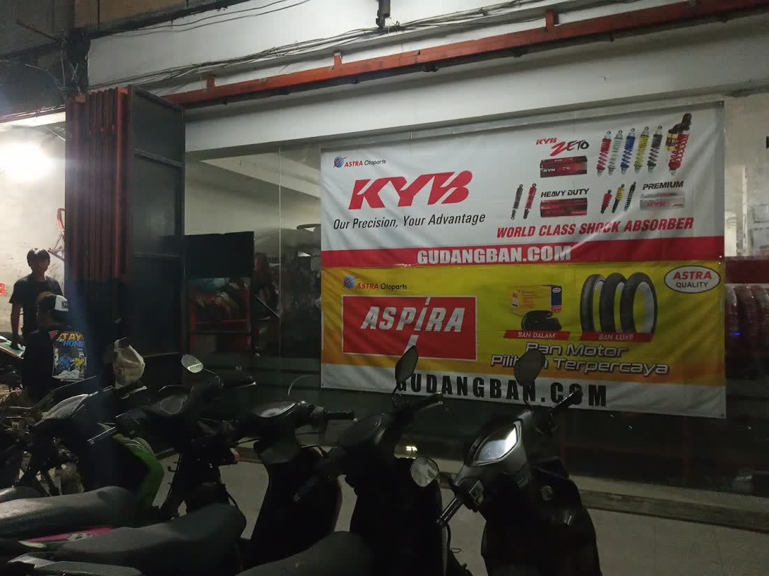 Tampak depan toko GudangBan Bekasi