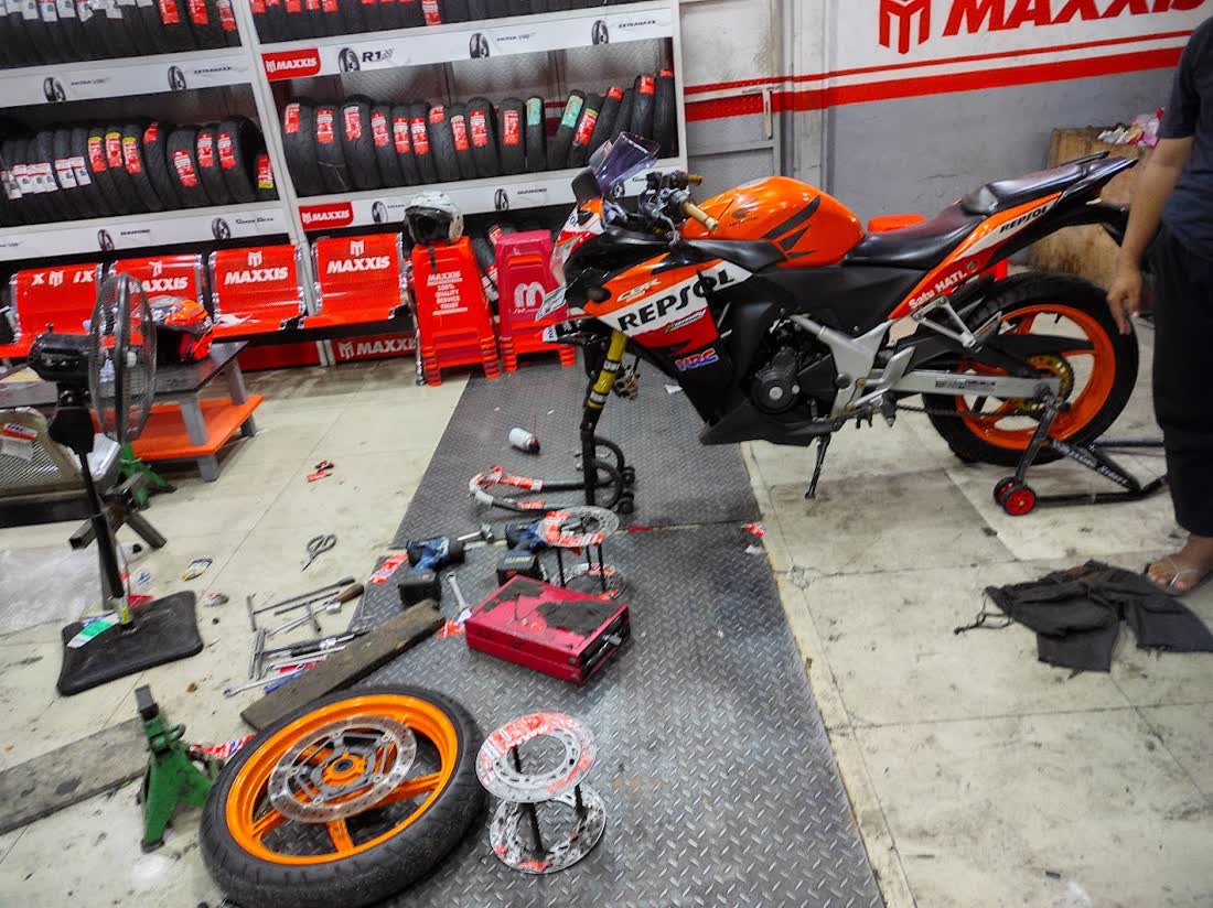 Service center pasang ban motor